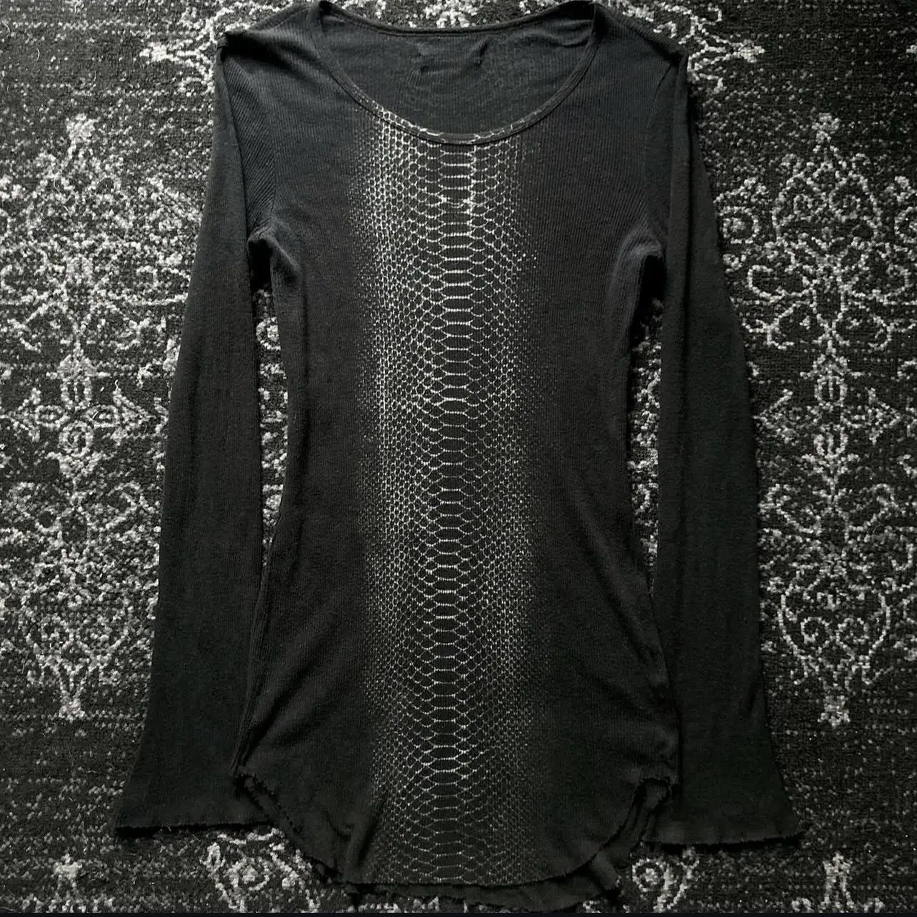 Subculture Vintage Retro Early Visual Style Punk Rock Personality Avant-Garde Python Print Long-Sleeve T-Shirt Top - Image 4